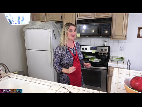 ❤️ A madrasta a ordenhá-lo na cozinha antes do seu encontro Porno fb em pt.osagoassist.ru