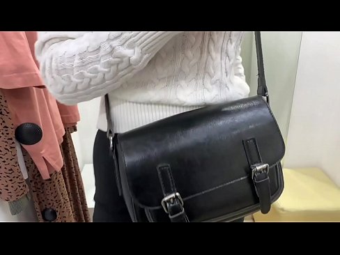 ❤️ Masturbação pública da jovem cadela FeralBerry com um dildo no provador Porno fb em pt.osagoassist.ru