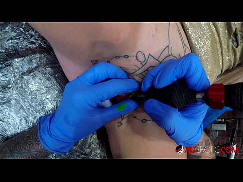 ❤️ Extremamente tatuada, a brasa Sully Savage fez uma tatuagem no seu clítoris Porno fb em pt.osagoassist.ru